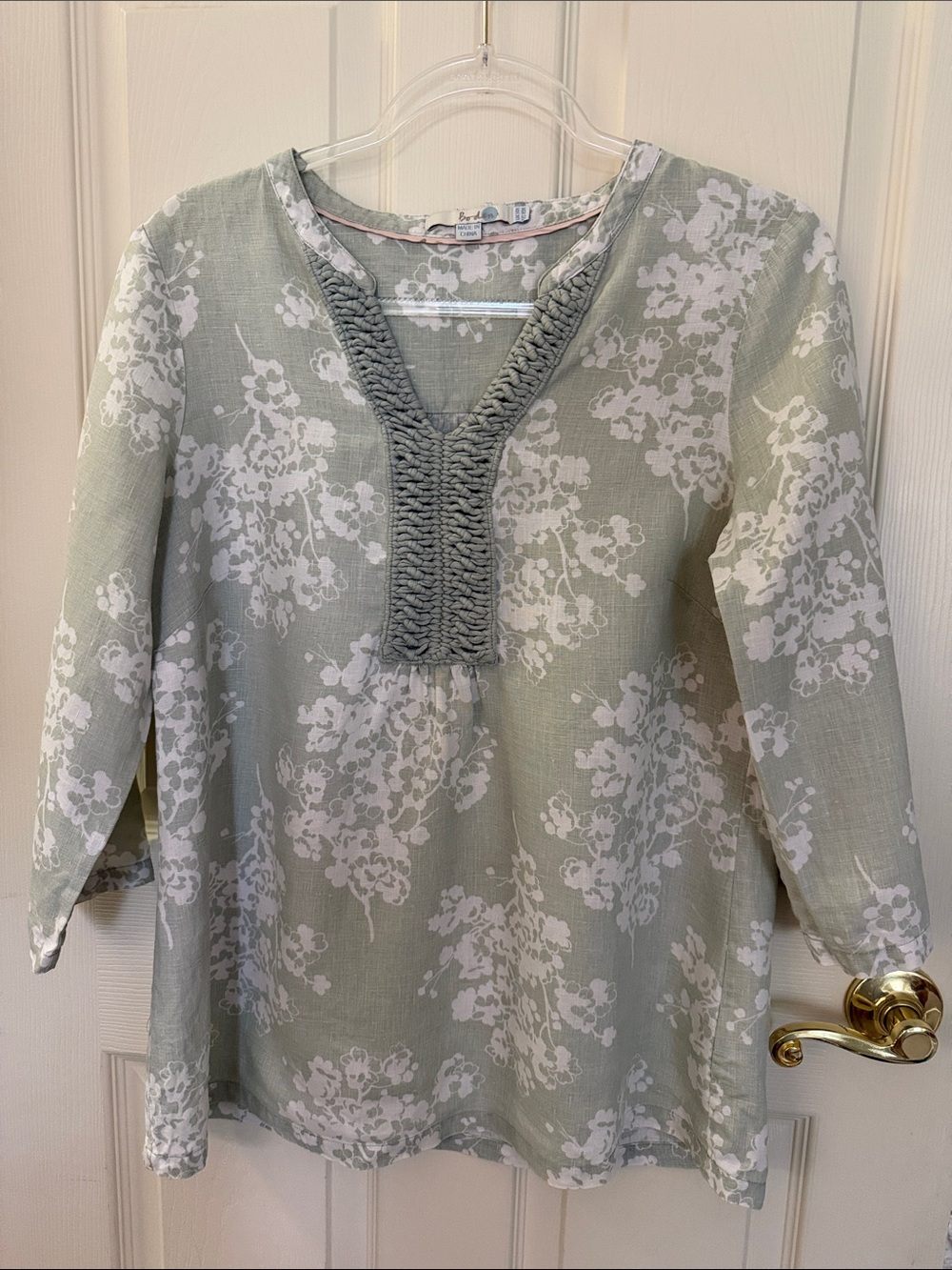 Boden Linen Tunic Floral V Neck Top
Light Green  Size 10R